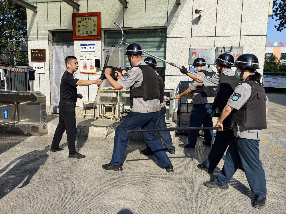 安全生产月系列活动之防暴恐应急演练